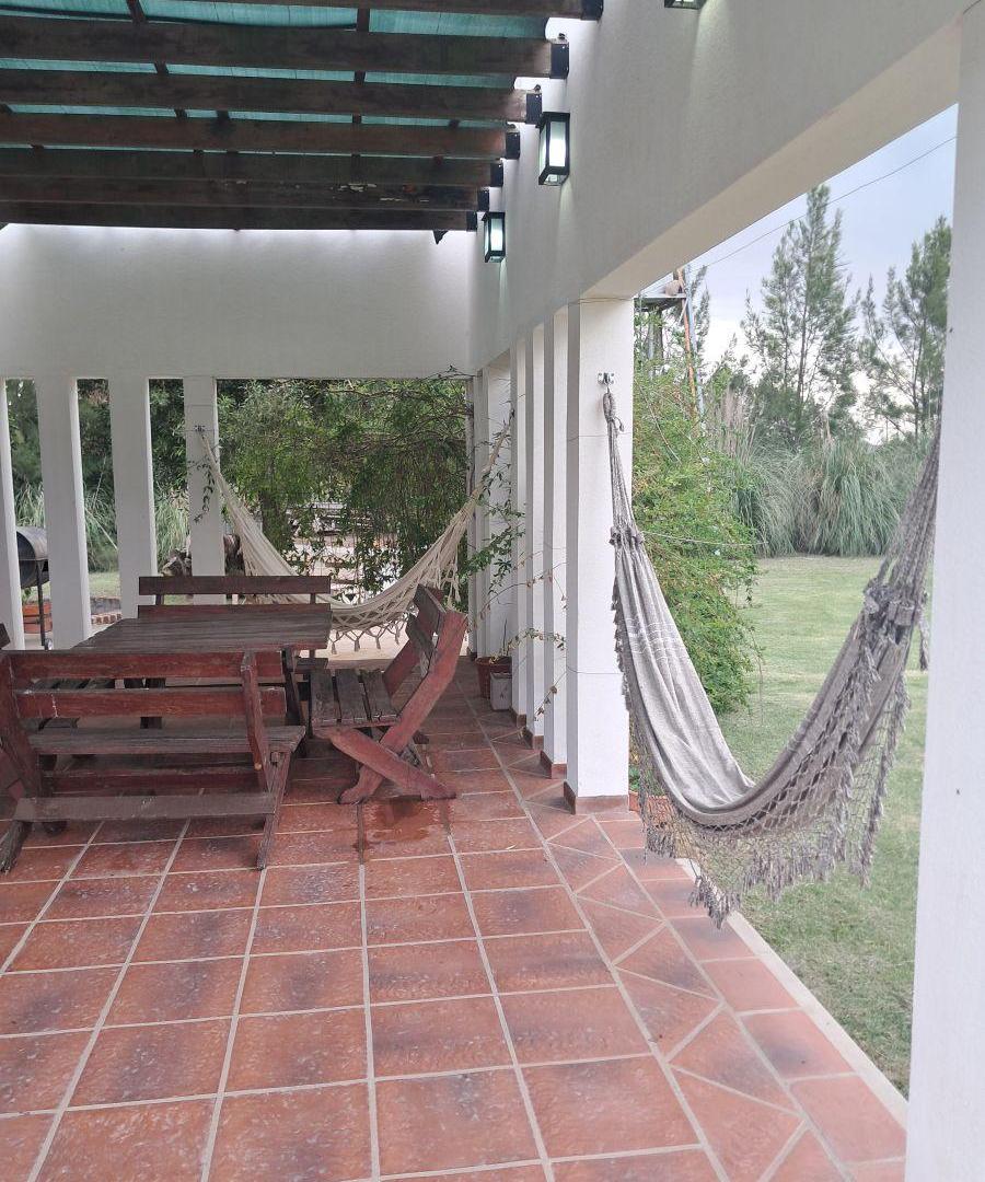 Chacras de Abbott - Moderna casa de campo con pileta