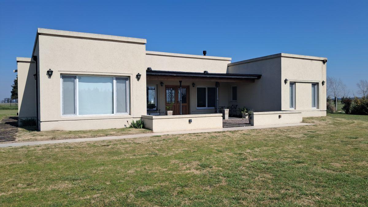 Foto de Excelente Casa en Venta de 4 Ambientes, Muy amplia, con Pileta., imagen 1