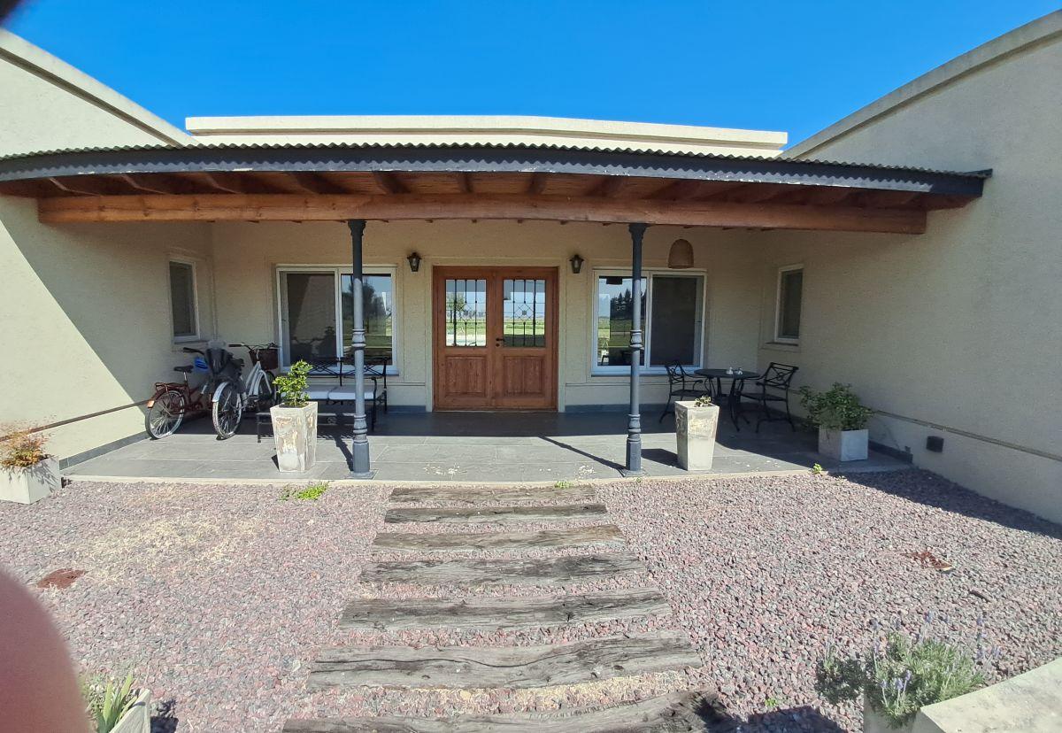 Foto de Excelente Casa en Venta de 4 Ambientes, Muy amplia, con Pileta., imagen 4