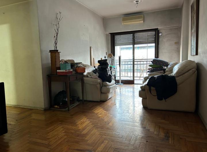 Foto de Excelente departamento de tres ambientes con balcón corrido y dos baños, imagen 2
