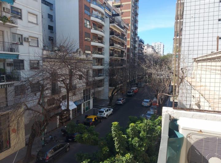 Buen semipiso en esquina - excelente zona 1