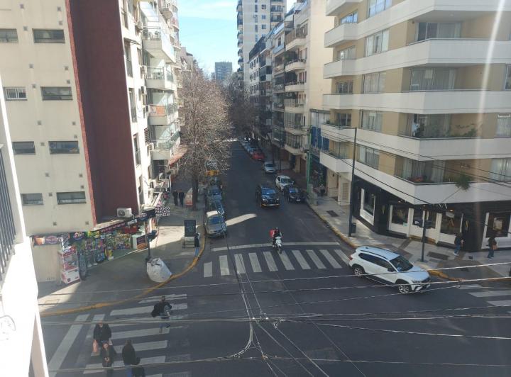 Buen semipiso en esquina - excelente zona 4