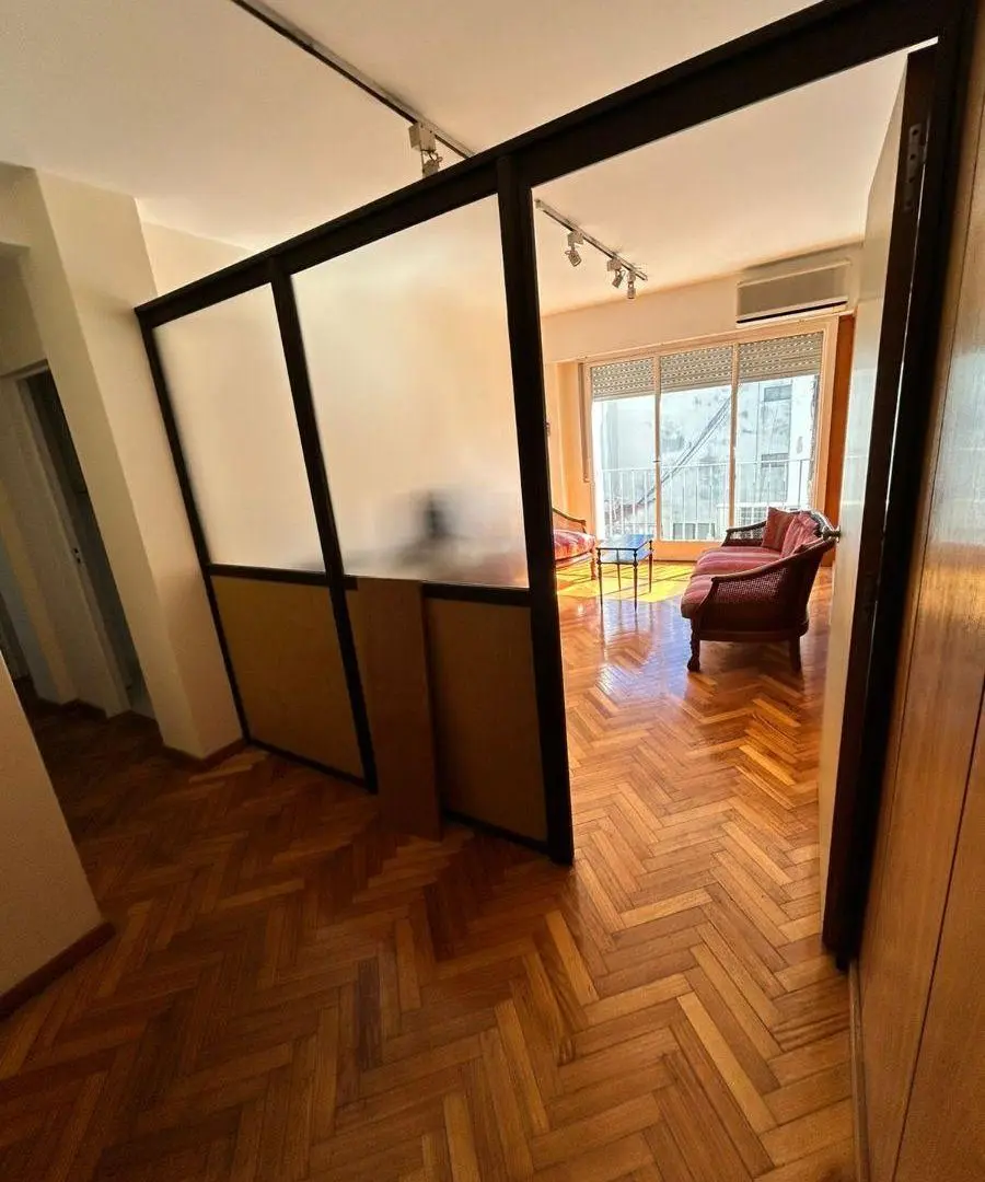 Impecable 2 ambientes, con detalles de categoría y una ubicación inmejorable, a pasos de Corrientes 1