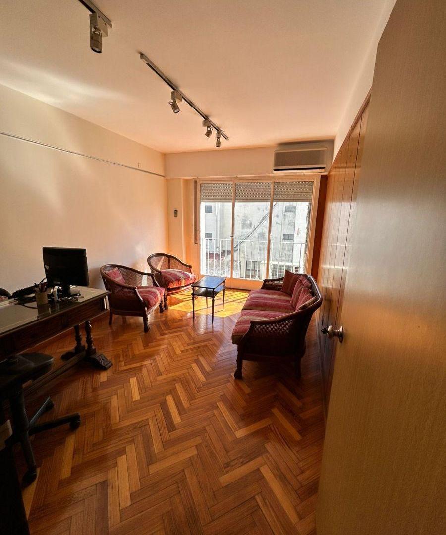Impecable 2 ambientes, con detalles de categoría y una ubicación inmejorable, a pasos de Corrientes