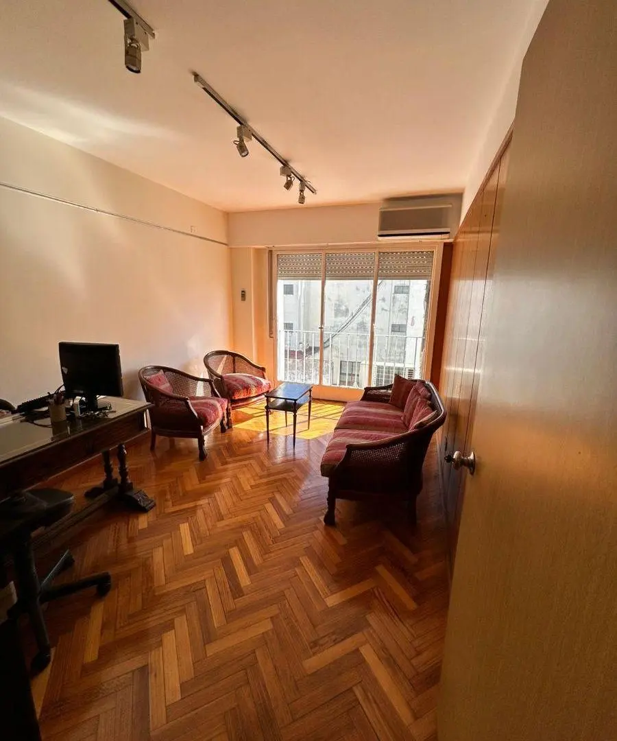 Impecable 2 ambientes, con detalles de categoría y una ubicación inmejorable, a pasos de Corrientes 5