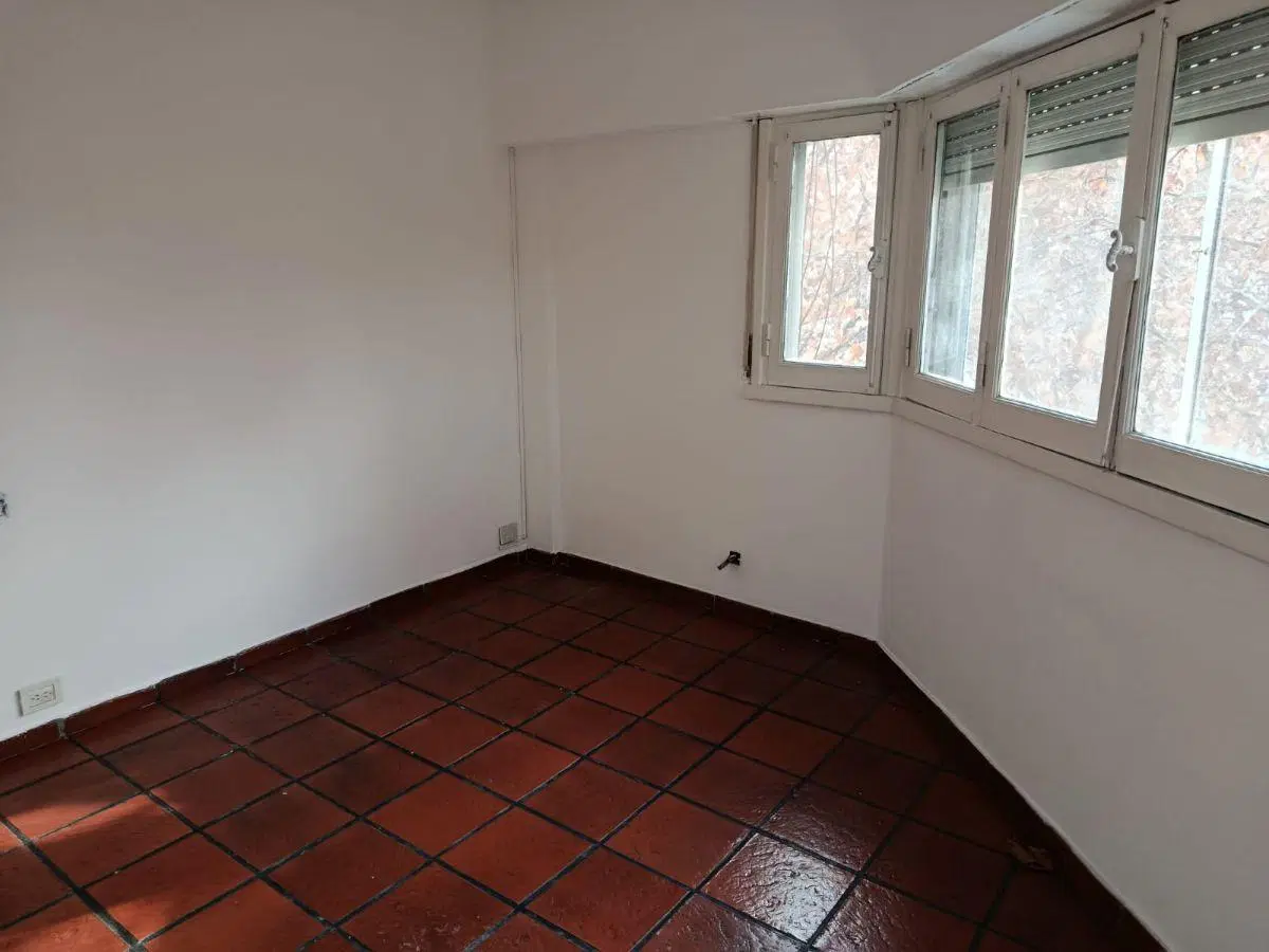 Muy lindo semipiso frente a la plaza Almagro 2