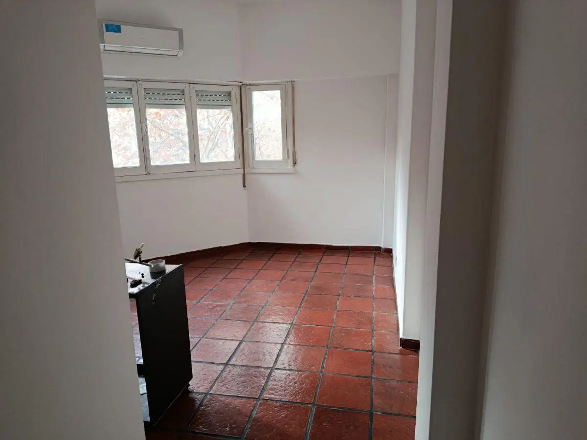 Muy lindo semipiso frente a la plaza Almagro 4