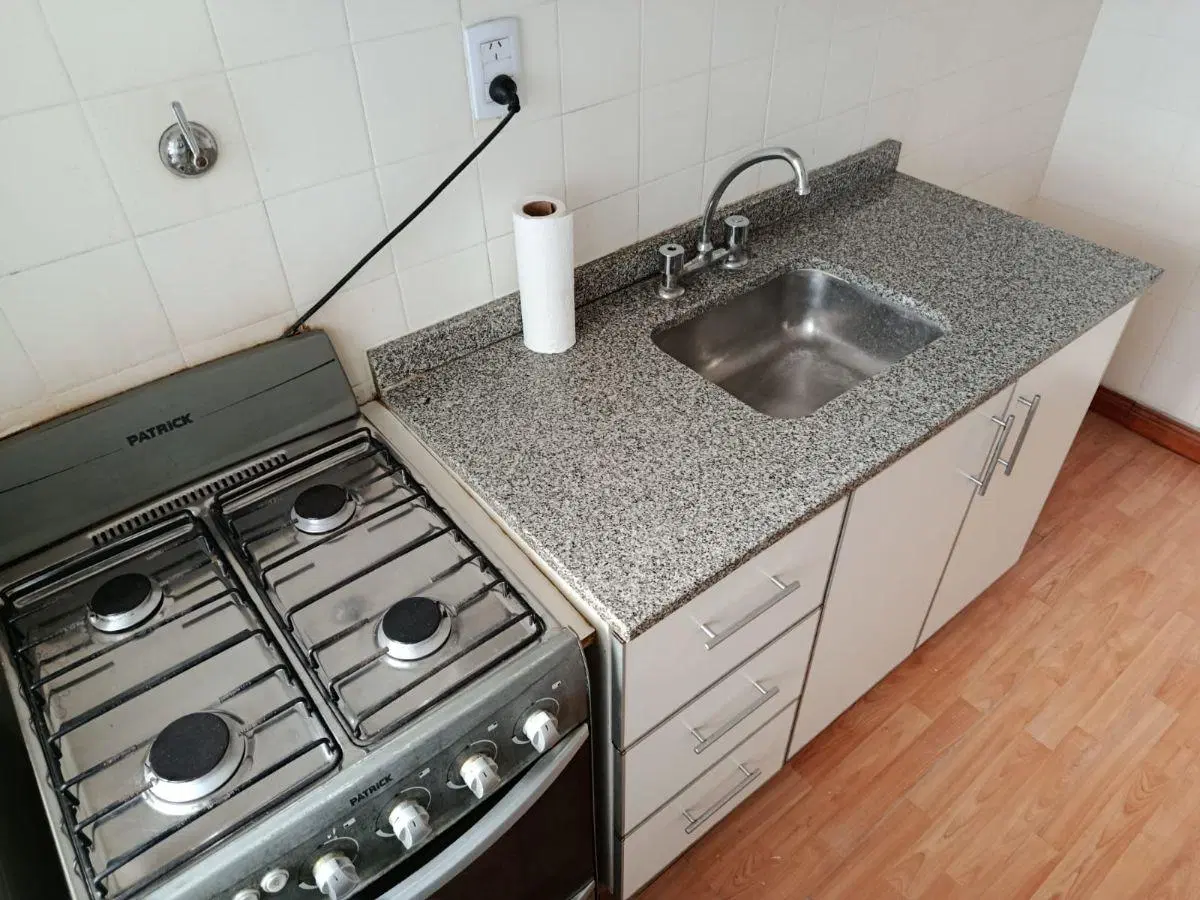 Muy lindo y amplio departamento de dos ambientes, en excelente zona 1