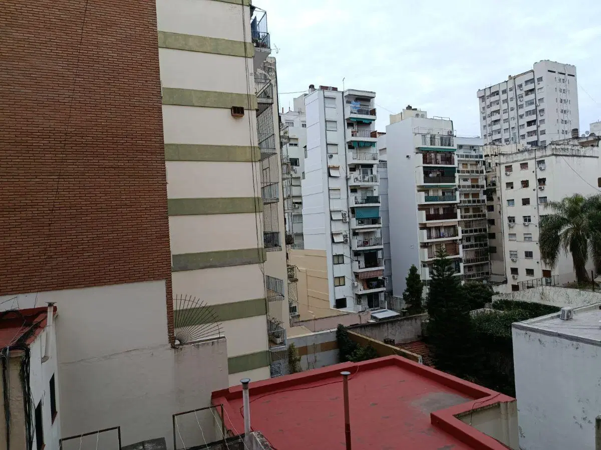 Lindo semipiso de 3 ambientes con COCHERA en excelente zona de Caballito 2