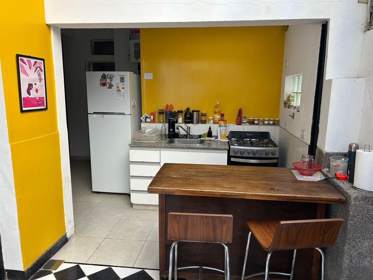 Foto de EXCELENTE PH SIN EXPENSAS, CON 4 DORMITORIOS, DOS BAÑOS y PATIO, imagen 2