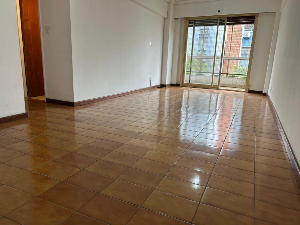 Foto de 4 ambientes con dependencia - BALCON CORRIDO, TRES BAÑOS Y COCHERA, imagen 3