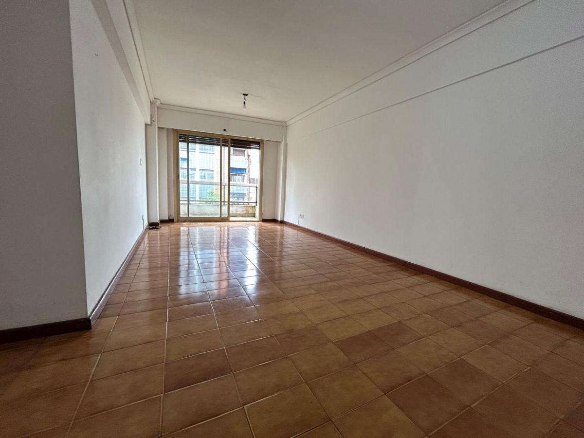 Foto de 4 ambientes con dependencia - BALCON CORRIDO, TRES BAÑOS Y COCHERA, imagen 2