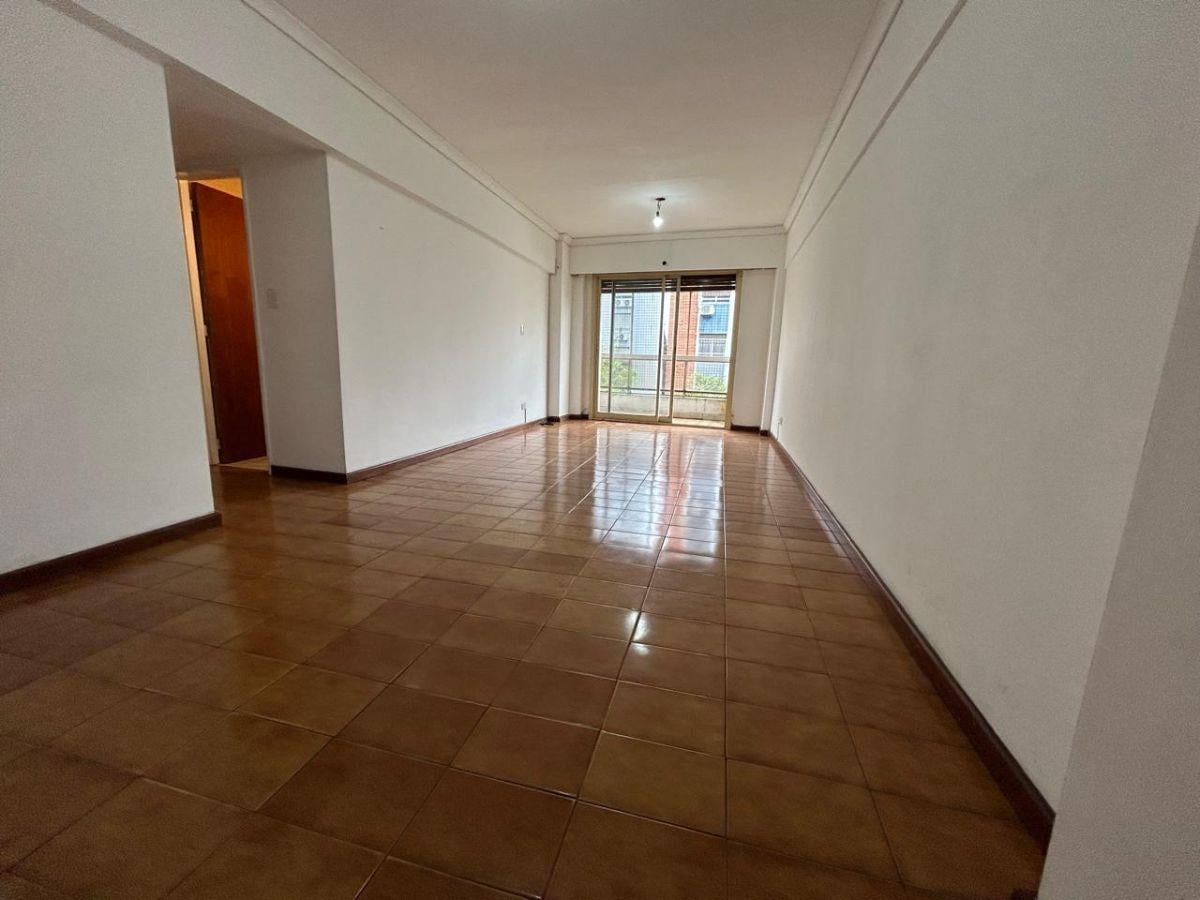 Foto de 4 ambientes con dependencia - BALCON CORRIDO, TRES BAÑOS Y COCHERA, imagen 1