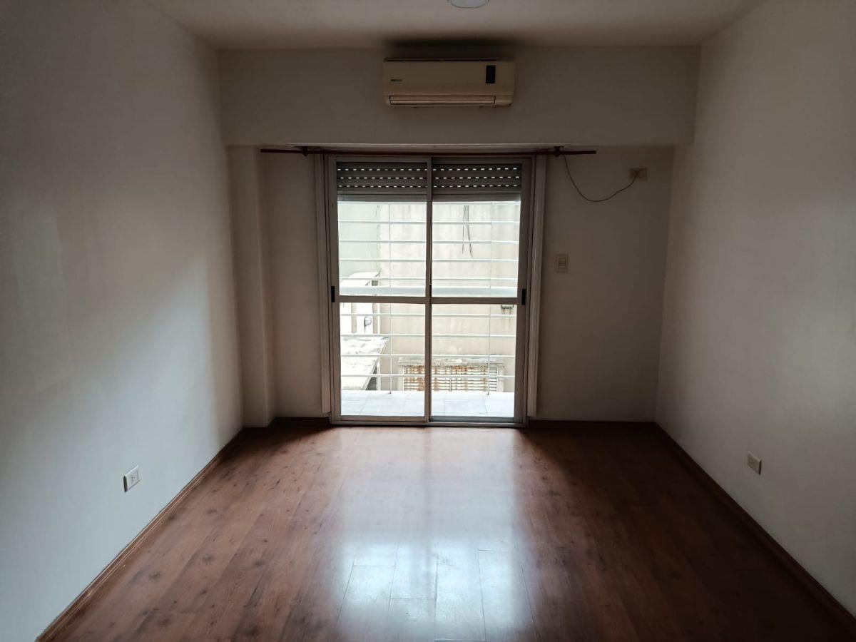 Foto de Hermoso semipiso con patio, balcon y parrilla propia. En excelente zona, imagen 5