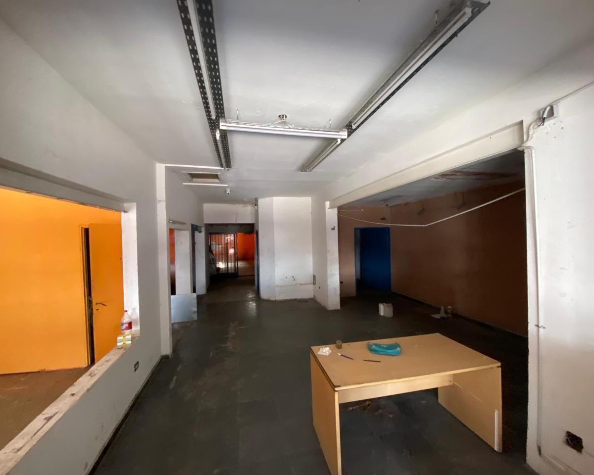 Local. | Av Ricardo Balbin 280 5