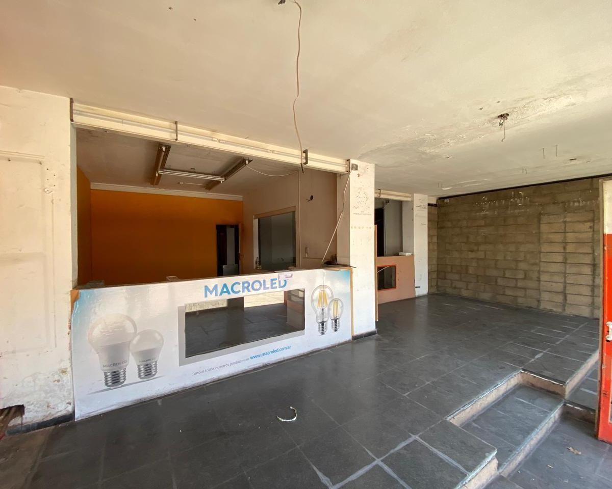Local. | Av Ricardo Balbin 280 3