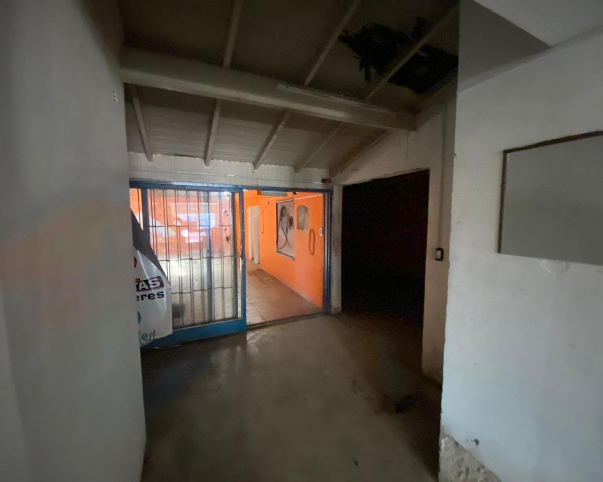 Local. | Av Ricardo Balbin 280 1