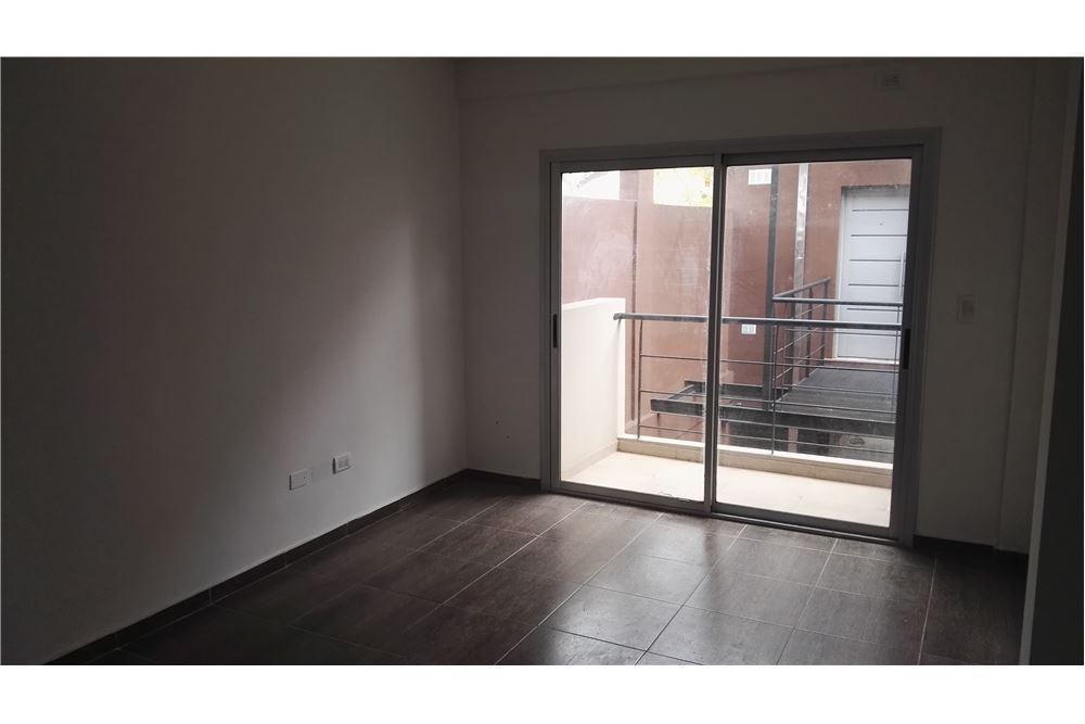 Venta Departamento de 2 Ambientes con Cochera en Quilmes 2