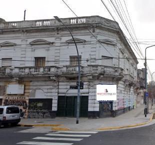 Local con Departamentos en Venta en La Boca 2
