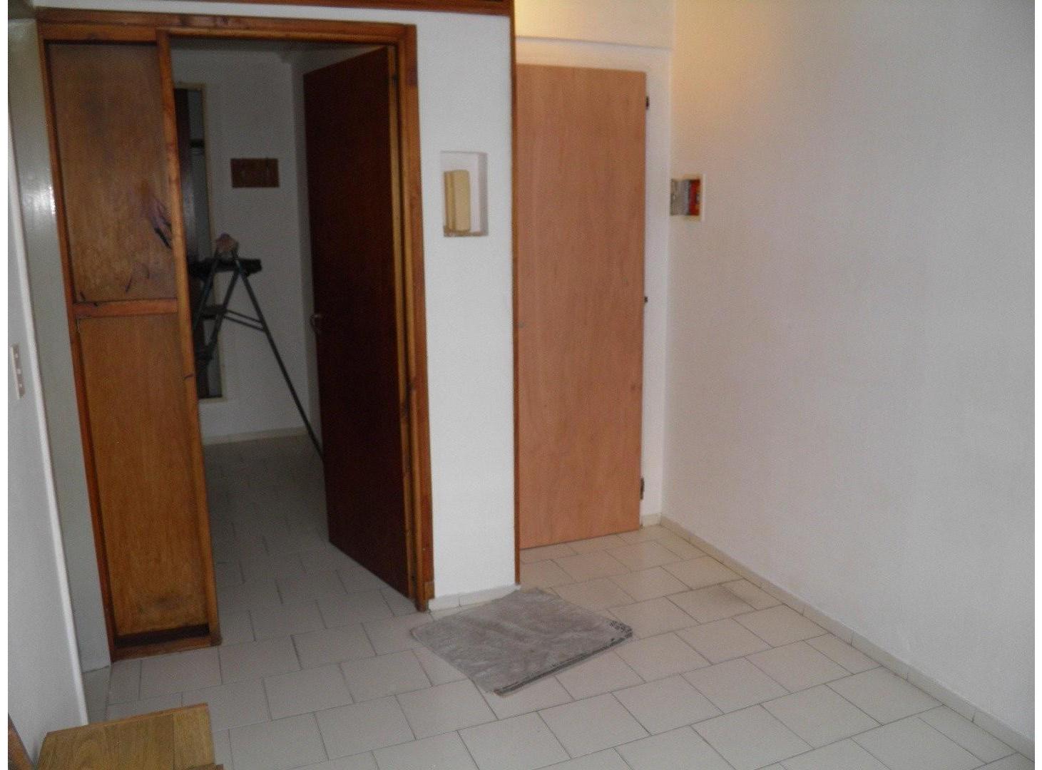 Foto de DEPARTAMENTO EN ALQUILER 1 DORMITORIO EN AV. OV. LAGOS 1061, imagen 2
