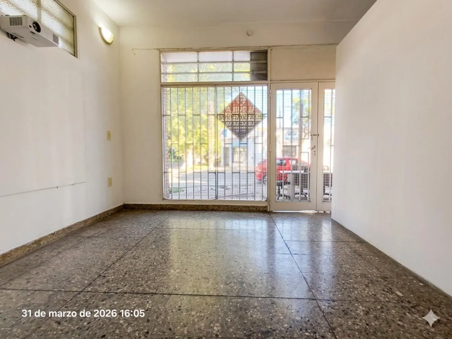 VENTA LOCAL COMERCIAL EN ESQUINA! OPORTUNIDAD! 2