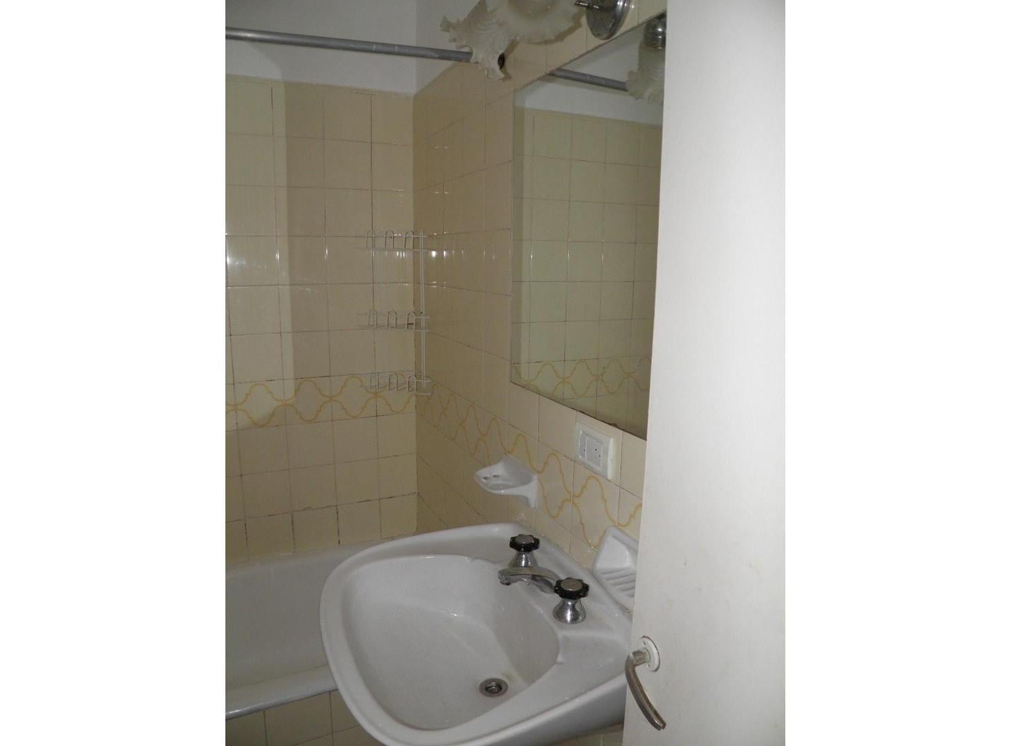 Foto de ALQUILER DEPARTAMENTO 2 DORMITORIOS. OROÑO CERCA DEL RIO !, imagen 2