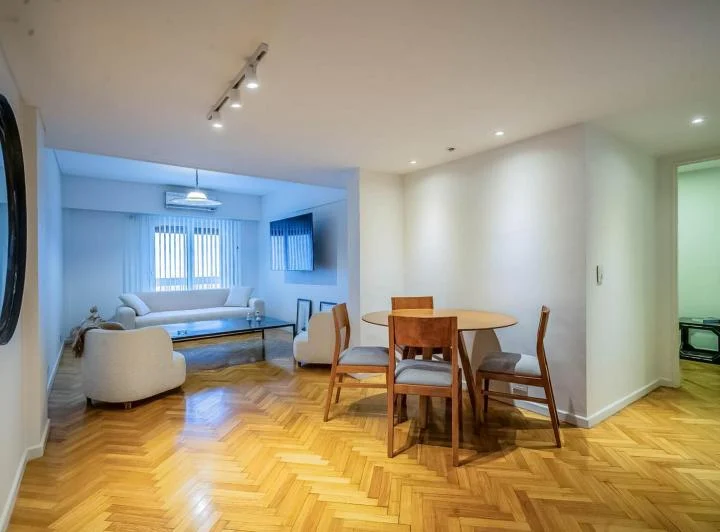 Departamento de 3 ambientes amueblado con cochera y baulera en Parera y Quintana - Recoleta 1