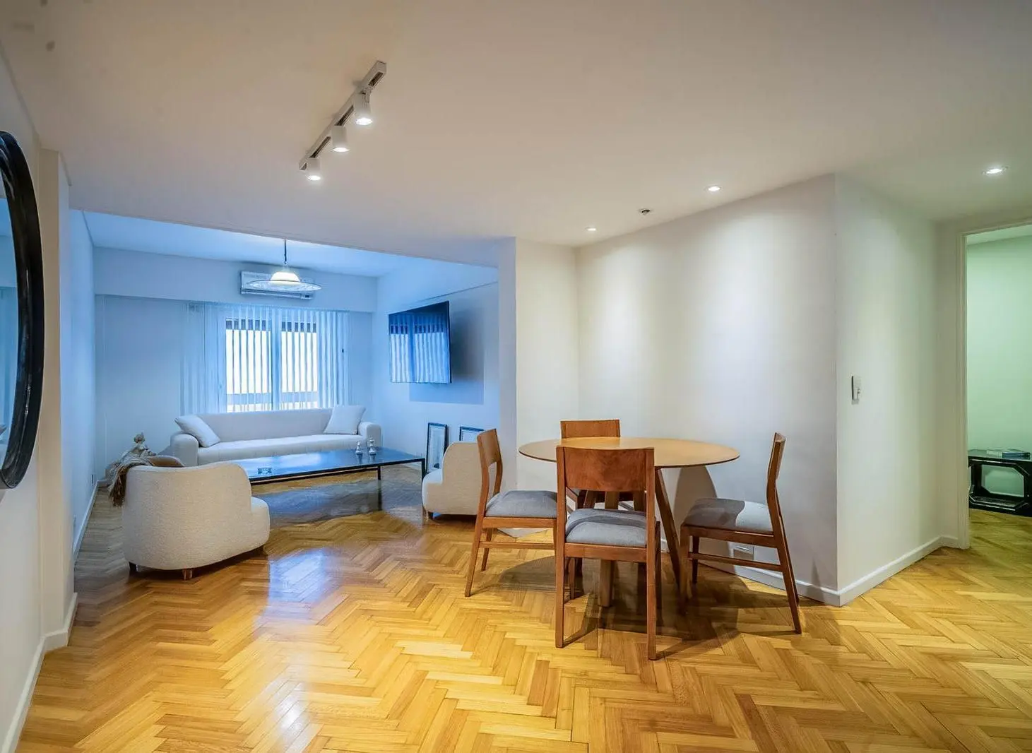 Departamento de 3 ambientes amueblado con cochera y baulera en Parera y Quintana - Recoleta 2