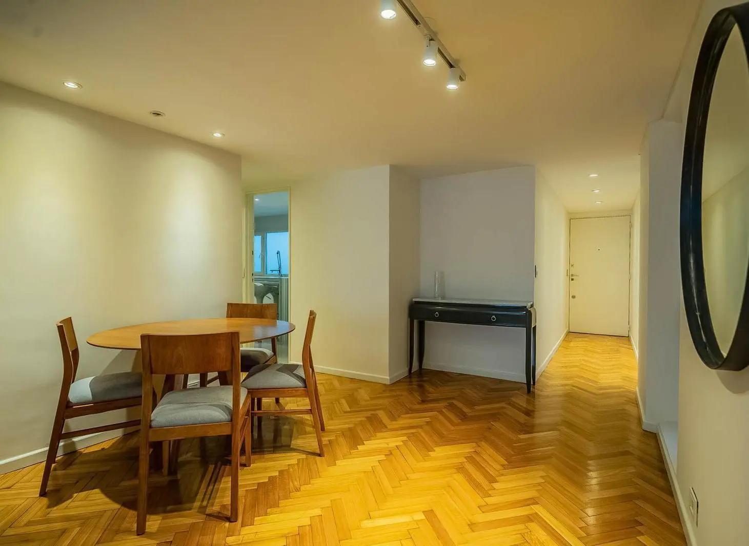 Departamento de 3 ambientes amueblado con cochera y baulera en Parera y Quintana - Recoleta 1