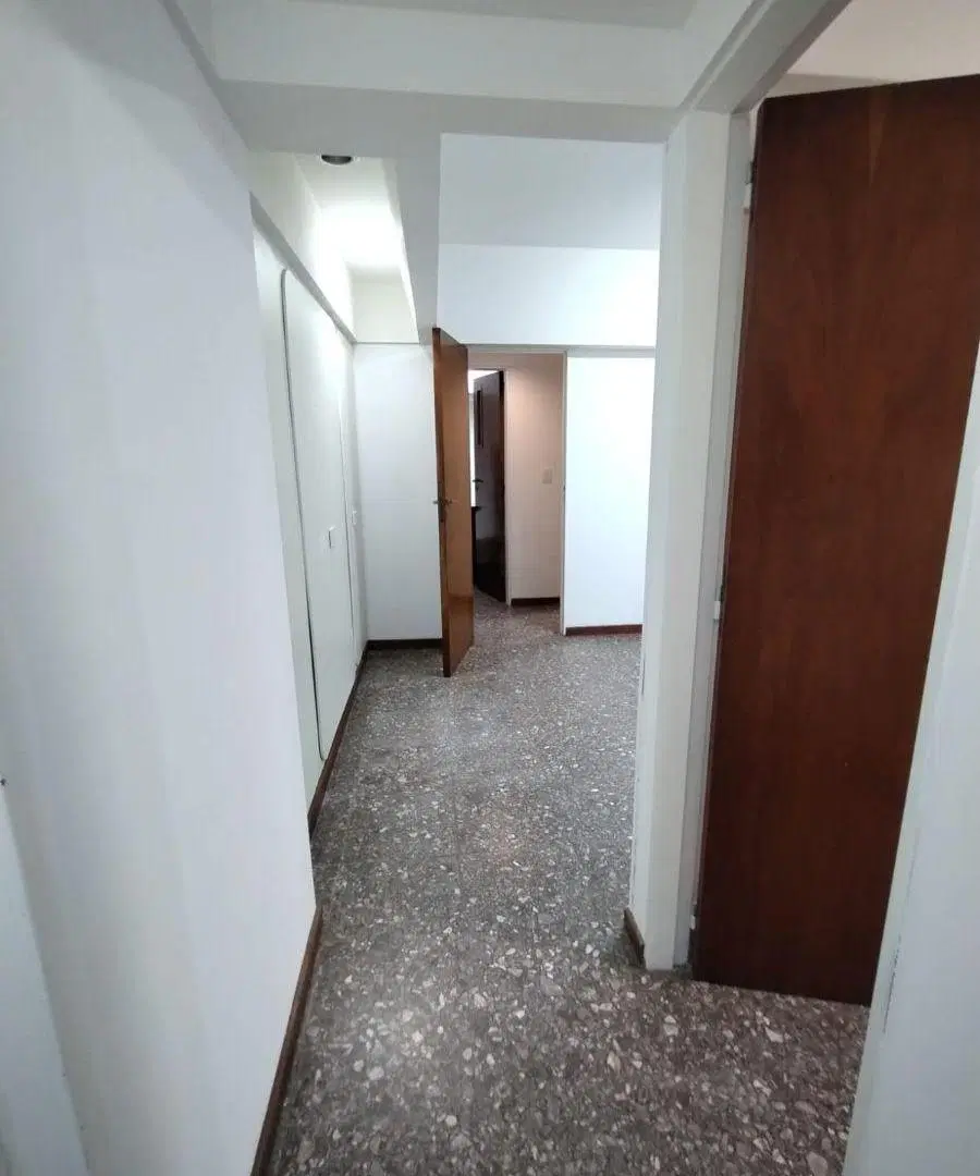 Departamento 2 ambientes contrafrente con balcón- Flores 2