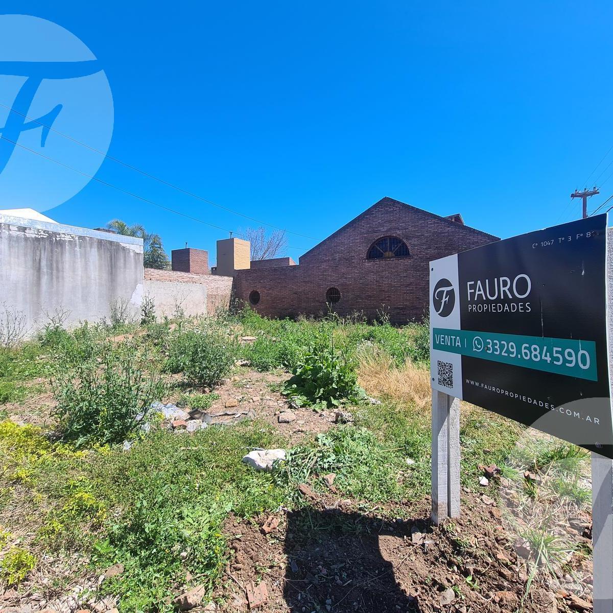 Casa de 40 m² con Terreno de 306 m² en Esquina 5