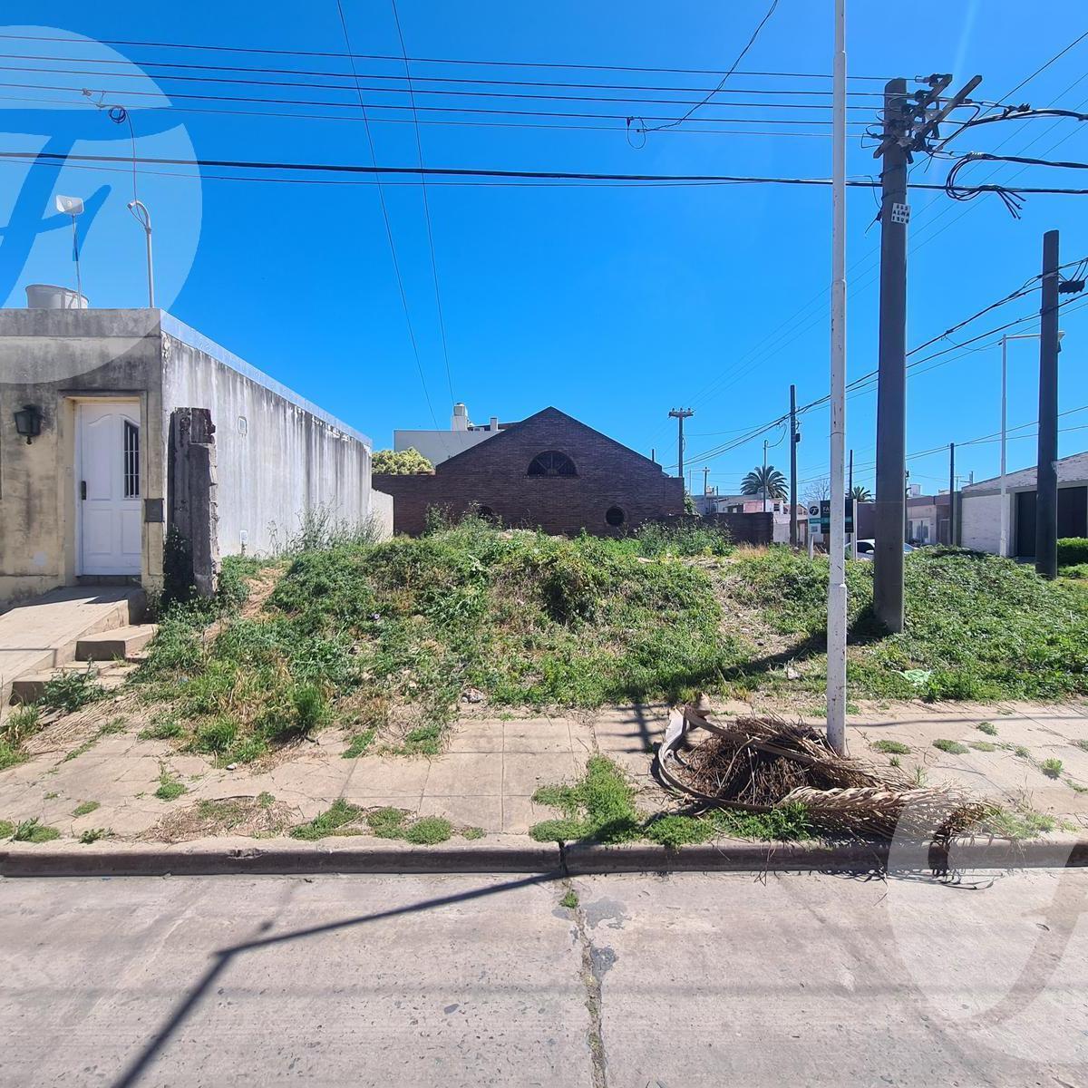 Casa de 40 m² con Terreno de 306 m² en Esquina 2