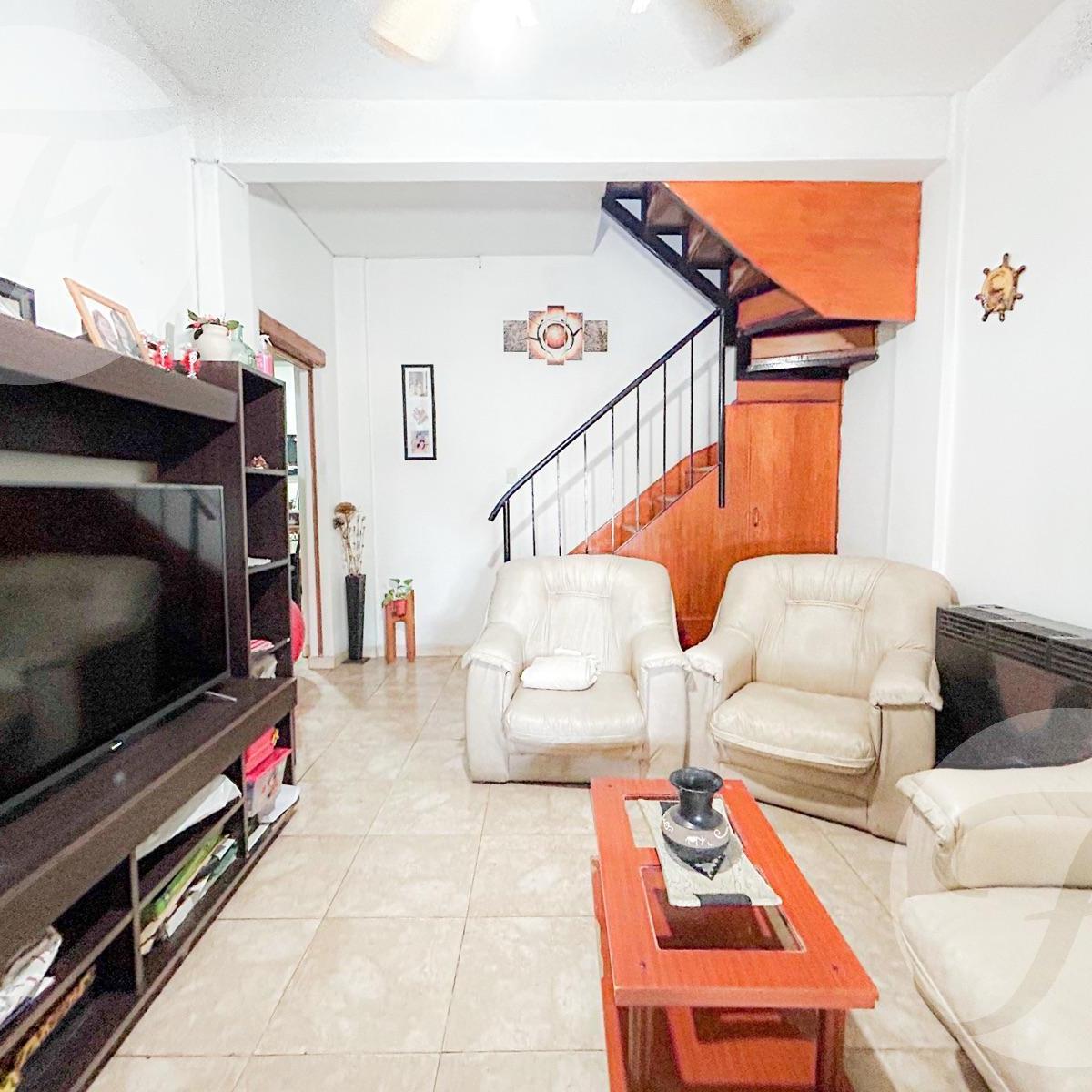 NUEVO VALOR APTO CRÉDITO CASA 4 AMBIENTES CASTELAR SUR SE ACEPTA DEPTO 2 AMBIENTES EN PARTE DE PAGO