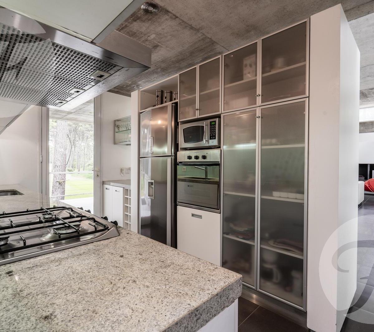 Permuto Casa Exclusiva con Vista Al Golf por Depto en La Costa Atlántica - Permuta 3