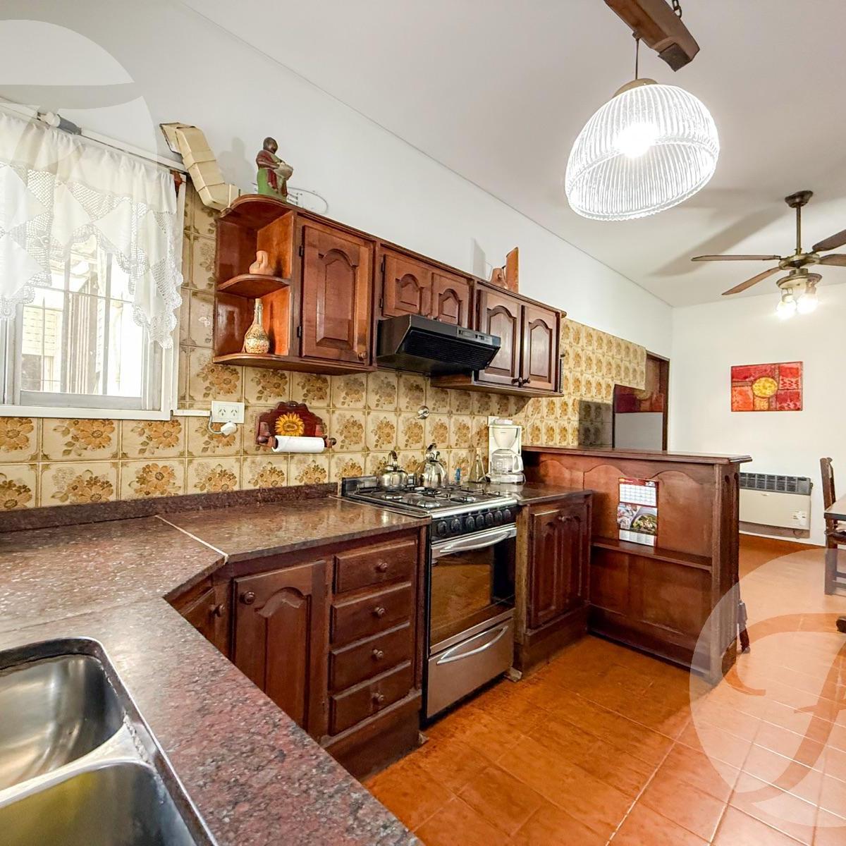 Excelente Casa 4 Ambientes en Ituzaingó Sur 5