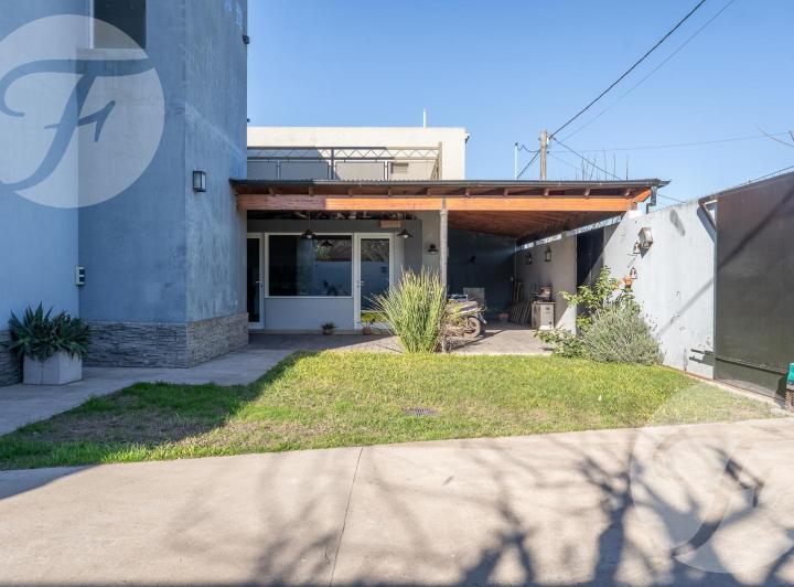 Casa moderna con jardín, galería y 3 dormitorios en San Pedro – Viví la privacidad en doble planta 1