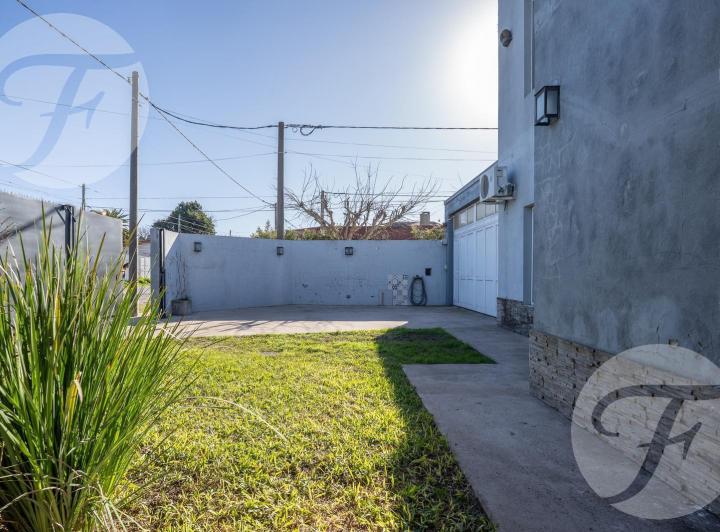 Casa moderna con jardín, galería y 3 dormitorios en San Pedro – Viví la privacidad en doble planta 5
