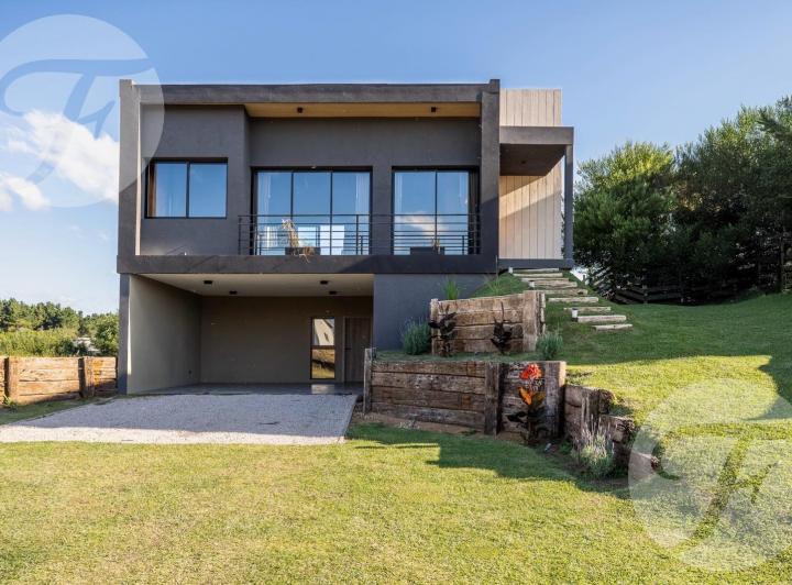 Casa a Estrenar en Venta – Senderos IV, Costa Esmeralda 348 m² construidos 3