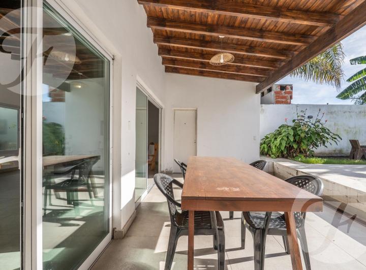 Casa en Venta en San Pedro - Piscina y galería en una sola planta - APTO CRÉDITO 2