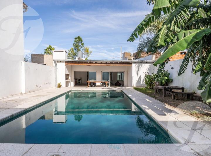 Casa en Venta en San Pedro - Piscina y galería en una sola planta - APTO CRÉDITO 5