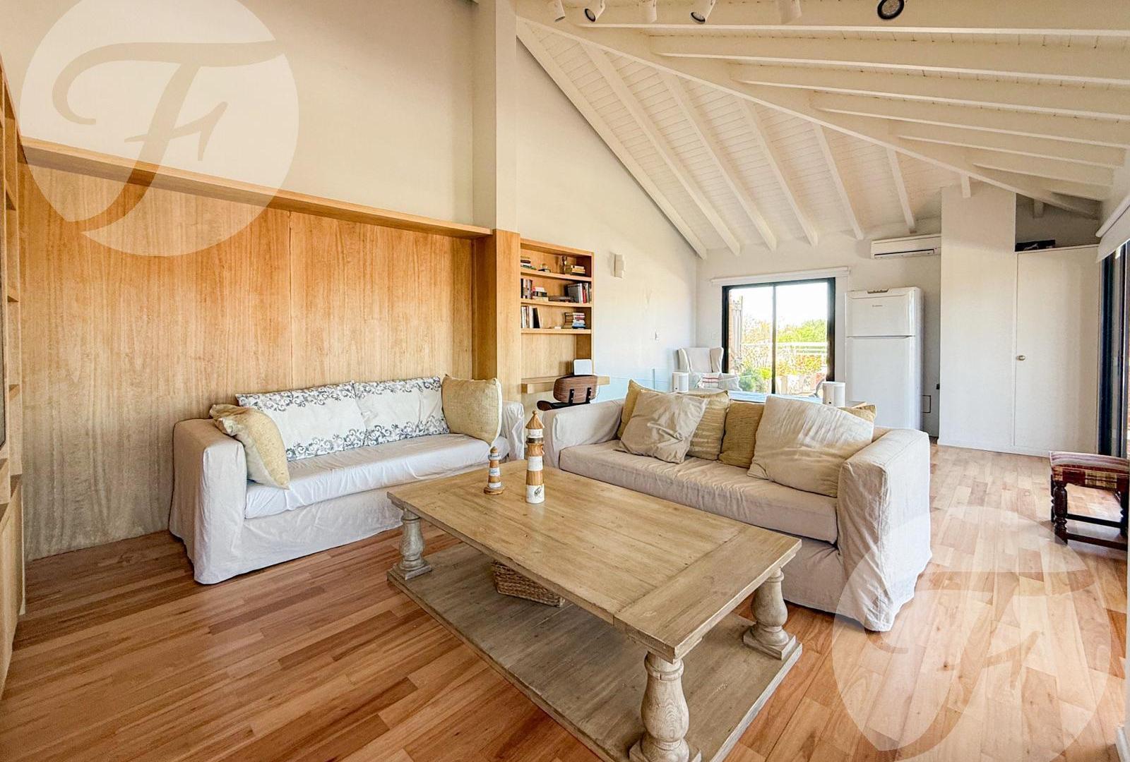 Exclusivo Dúplex en Solar de San Isidro – 5 Ambientes, Jacuzzi, Parrilla y 1 Cochera