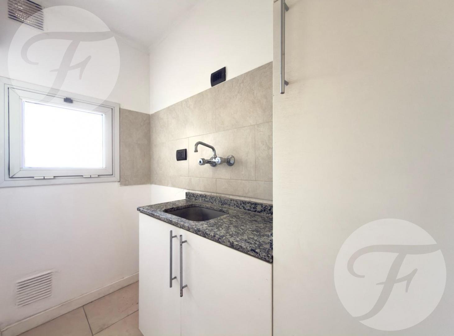 Foto de RESERVADO - Departamento de 2 Dormitorios con Amplio Balcón y Cochera, imagen 1