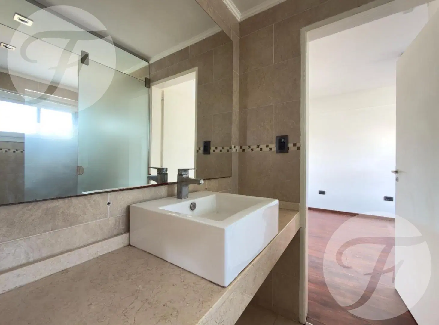 Departamento de 2 Dormitorios con Amplio Balcón y Cochera - Zona céntrica de San Pedro 3