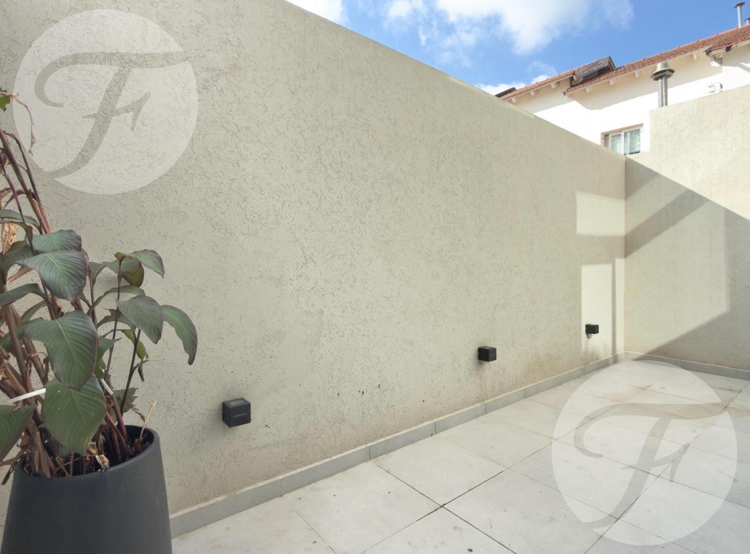 Moderna Planta Baja con 2 Patios | 2 Dormitorios | Bajas Expensas | A metros del Centro