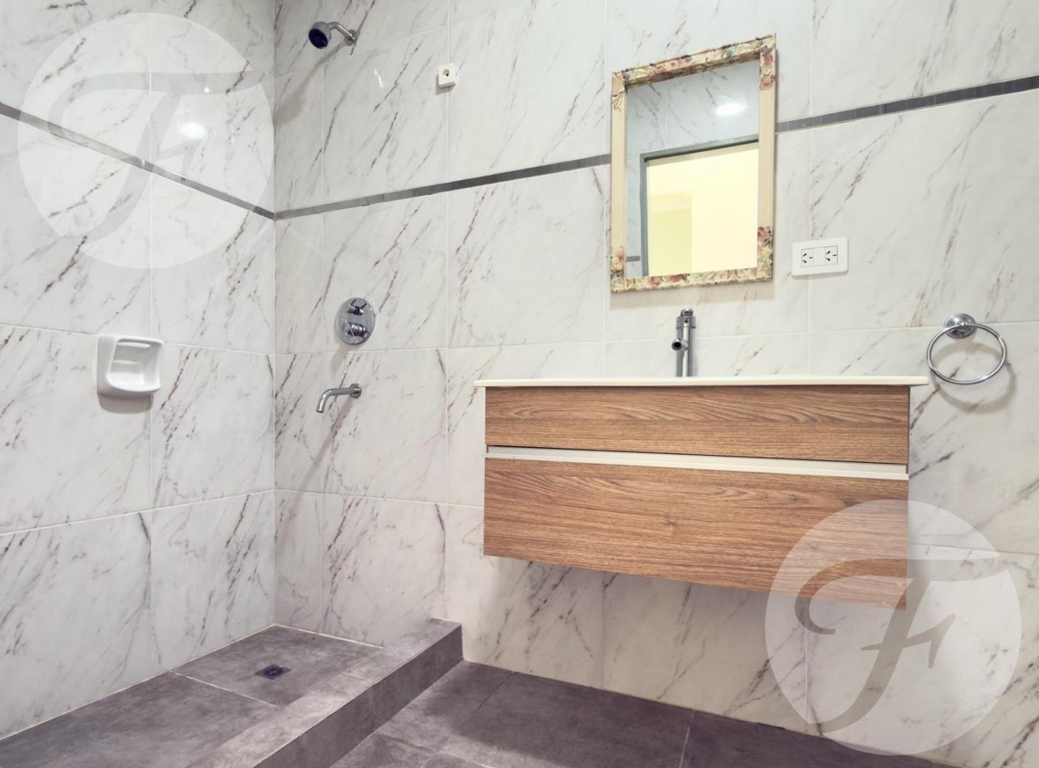 Moderna Planta Baja con 2 Patios | 2 Dormitorios | Bajas Expensas | A metros del Centro