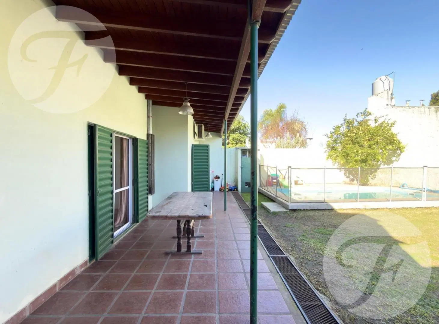 Casa familiar de 3 Dormitorios con Suite, Piscina, Galería y Cochera Doble | Novillo 845 3