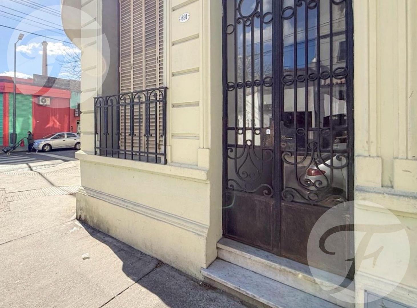 PH de época a refaccionar en Esquina | 5 ambientes | 162 m² totales | Floresta