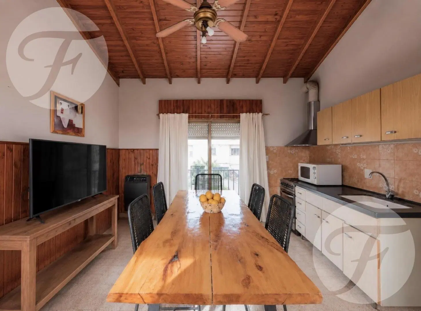 Propiedad con Renta Inmediata sobre Av. Sarmiento | Vivienda, Jardín   2 locales comerciales 8