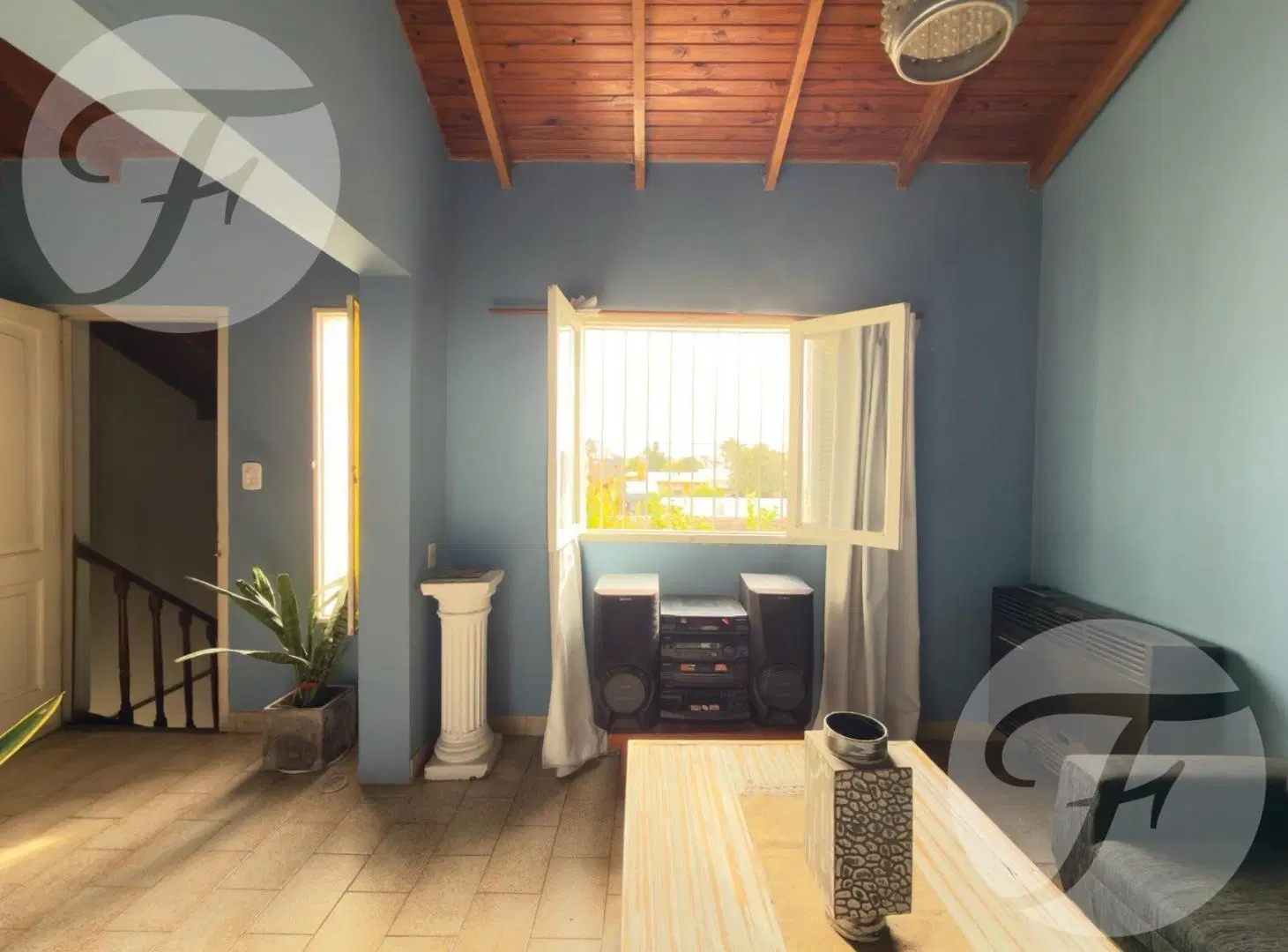 Propiedad con Renta Inmediata sobre Av. Sarmiento | Vivienda, Jardín   2 locales comerciales 3