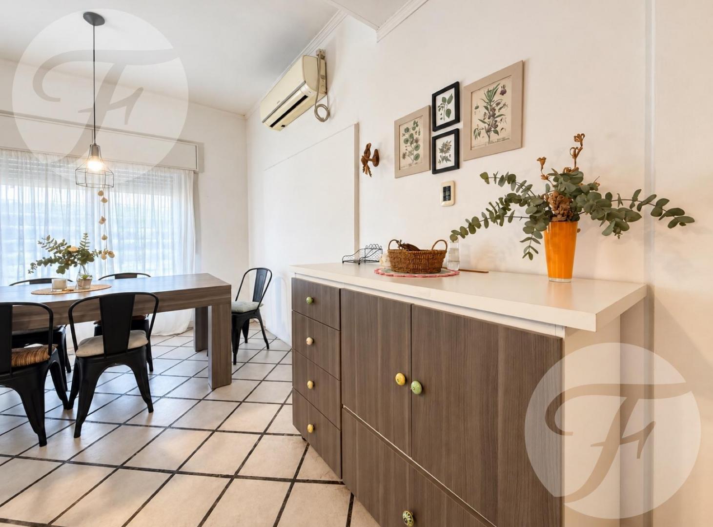 Foto de CASA EN ESQUINA CON 3 DORMITORIOS, PILETA Y QUINCHO A 3 CUADRAS DE LAS, imagen 4
